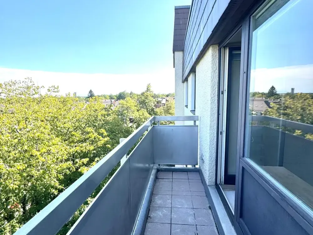 Lichtdurchflutete, geräumige 3-Zimmer-Wohnung mit Bergblick vom Balkon
