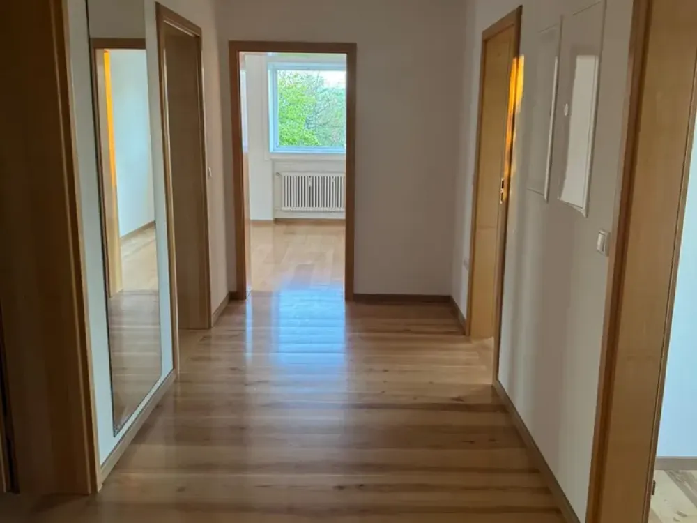 Lichtdurchflutete, geräumige 3-Zimmer-Wohnung mit Bergblick vom Balkon