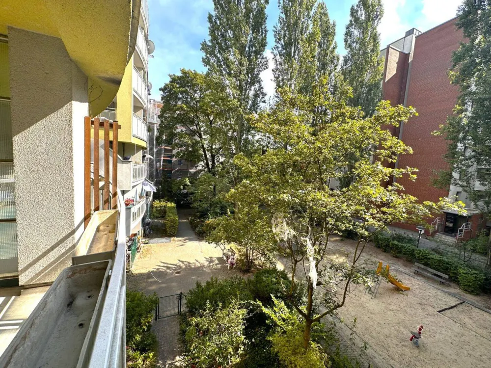 2 Zimmer mit perfektem Schnitt und großer Loggia - mitten im Wollankkiez!