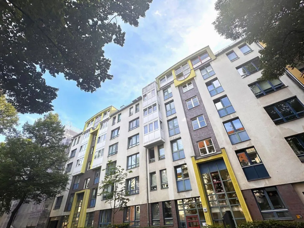 2 Zimmer mit perfektem Schnitt und großer Loggia - mitten im Wollankkiez!