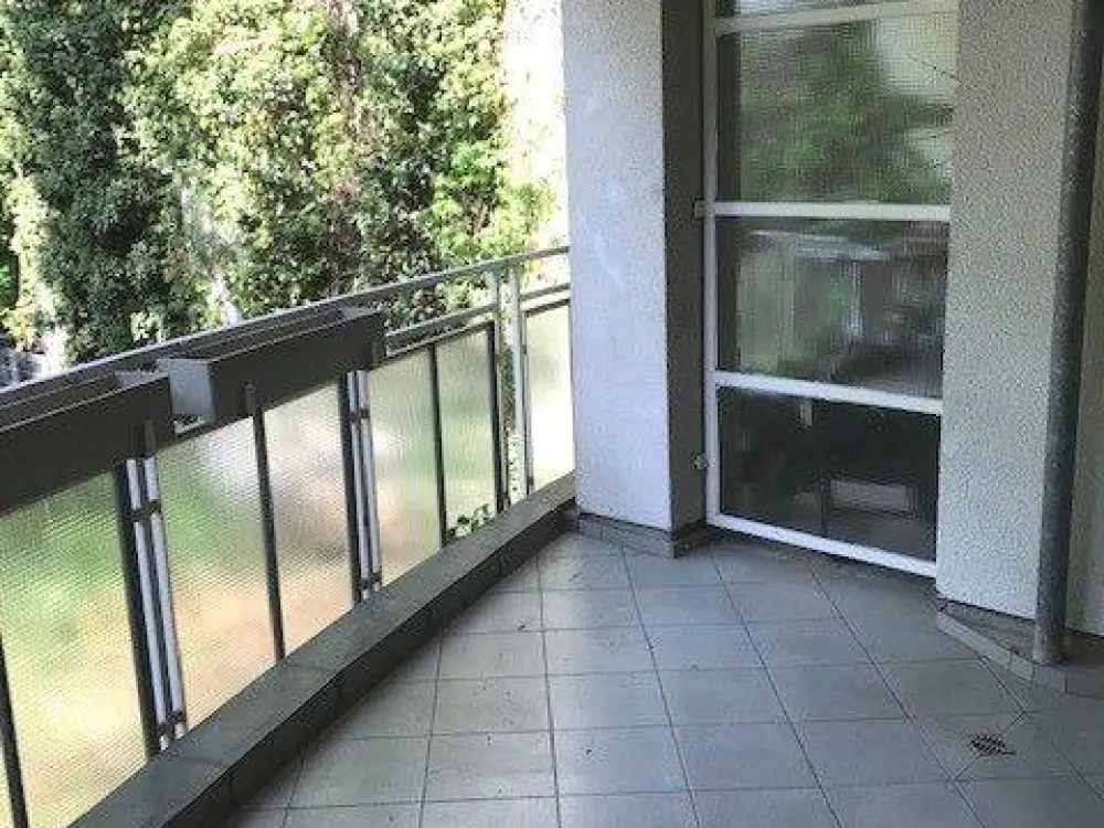 2 Zimmer mit perfektem Schnitt und großer Loggia - mitten im Wollankkiez!