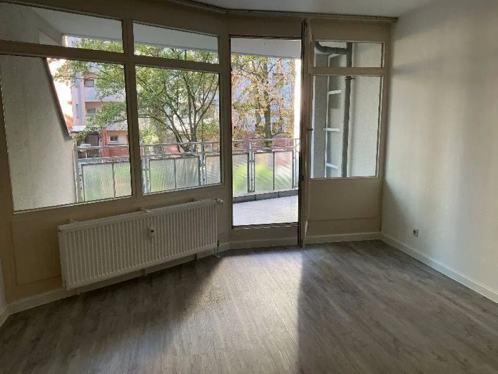 2 Zimmer mit perfektem Schnitt und großer Loggia - mitten im Wollankkiez!