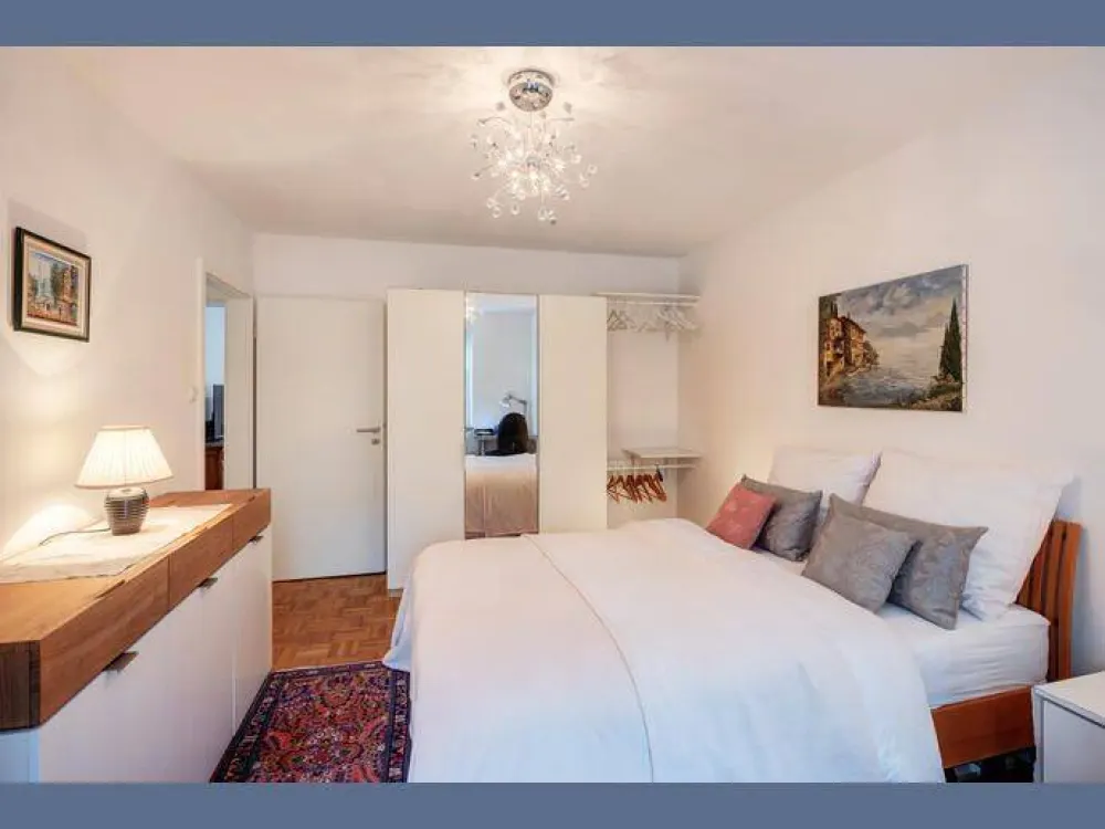 Möbliert: Helle 2,5-Zimmer Wohnung, Nähe Prinzregententheater