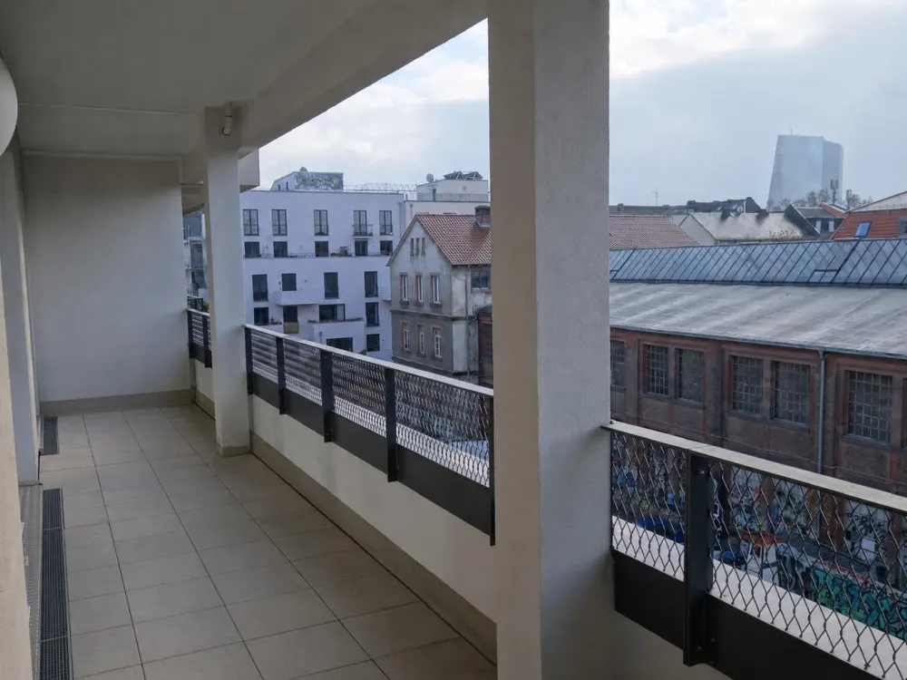 LUXURY 2 Room Studio | near ECB | prime location