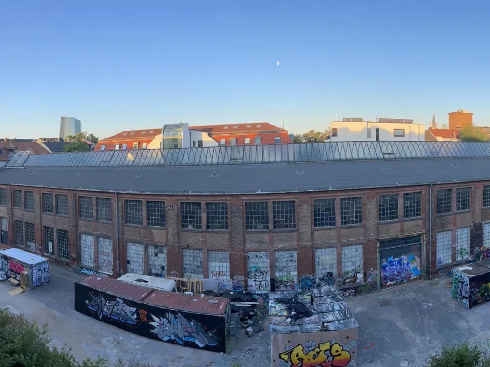 LUXURY 2 Room Studio | near ECB | prime location