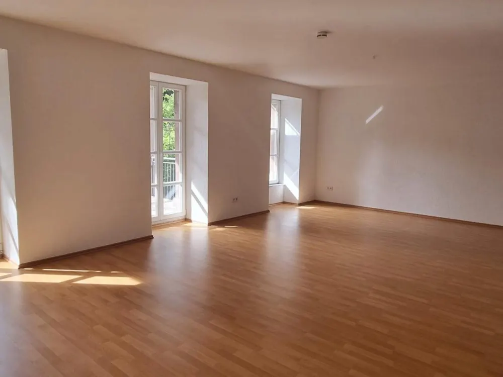 Große 3 ZKB Wohnung mit Balkon und Garage in ruhiger Lage