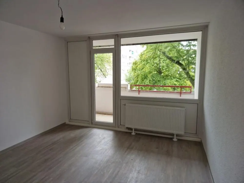 Da kommt man gern Heim. Komplett renovierte 2-Zimmer-Wohnung mit Balkon!