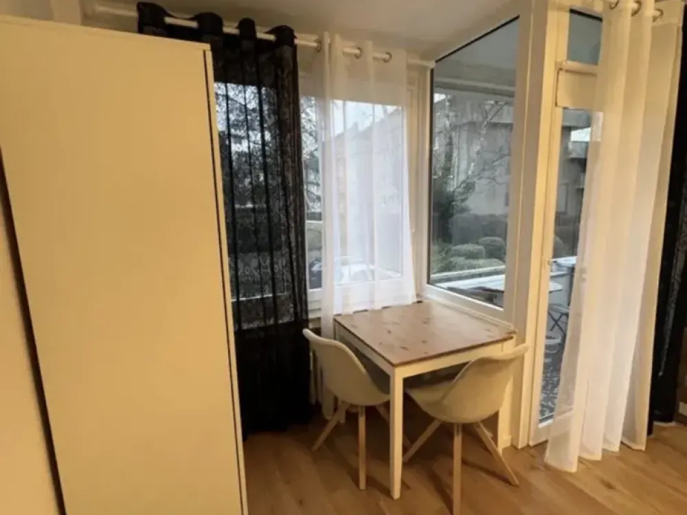 Compact 1-Room Apartment: Living in Köln-Holweide