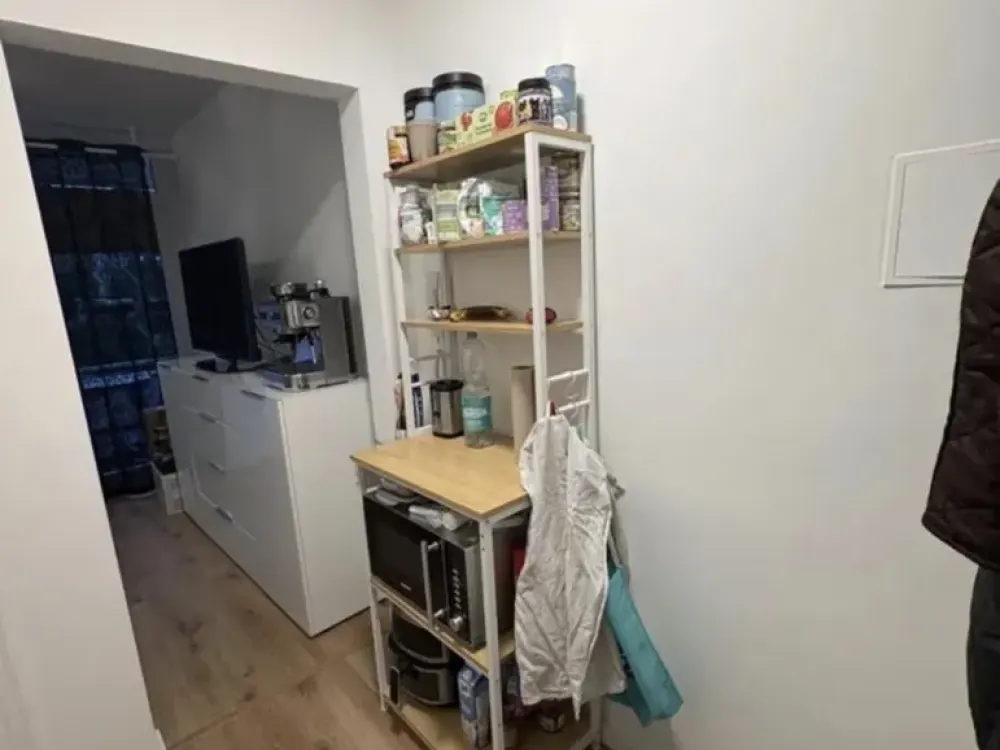 Compact 1-Room Apartment: Living in Köln-Holweide