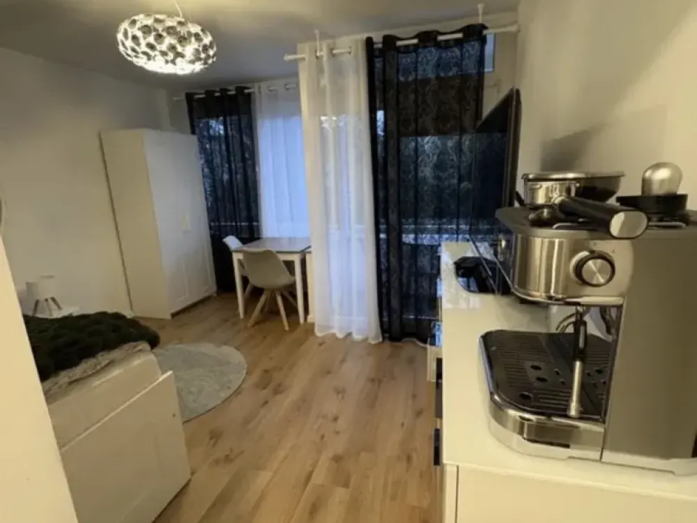 Compact 1-Room Apartment: Living in Köln-Holweide