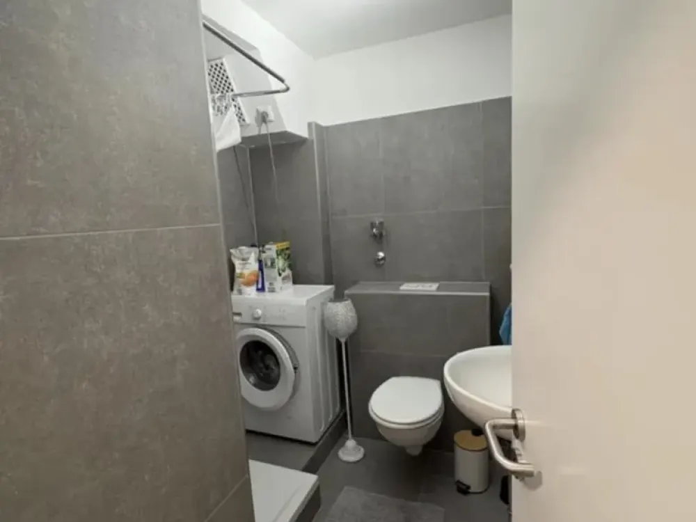 Compact 1-Room Apartment: Living in Köln-Holweide