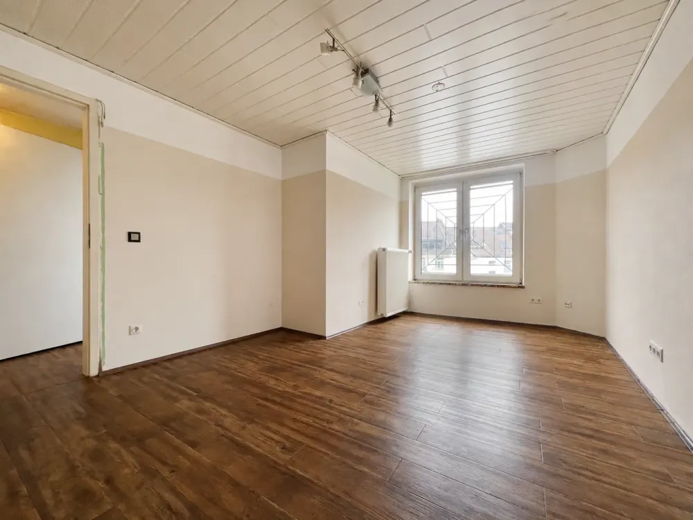 * Dachgeschosswohnung in Pempelfort * - auch für WG-geeignet