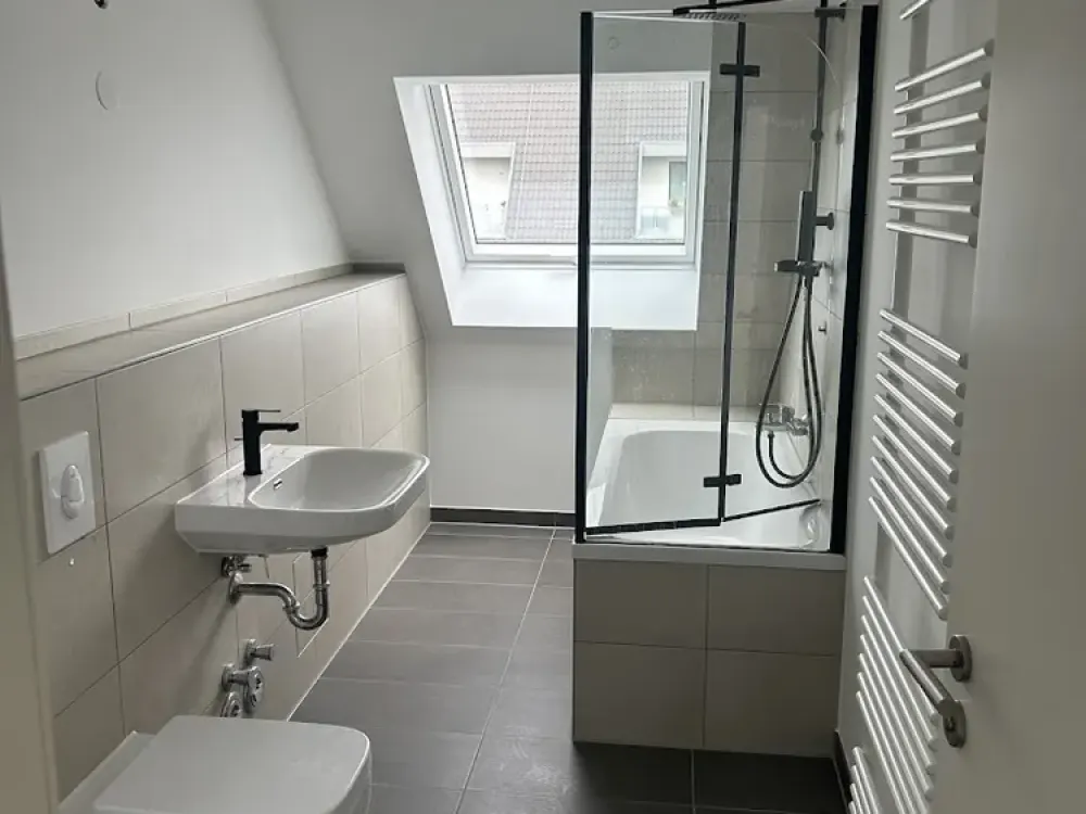+++3-Zimmerwohnung mit Badewanne und Balkon | 1 Außenstellplatz GRATIS
