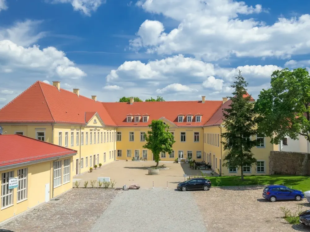 **3 Zimmer im Schloss, Krone optional**