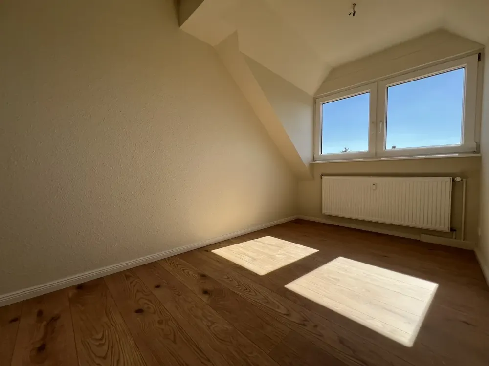 Frisch modernisiert! - Gemütliche 3-Raum-Wohnung mit EBK und PKW-Stellplatz!