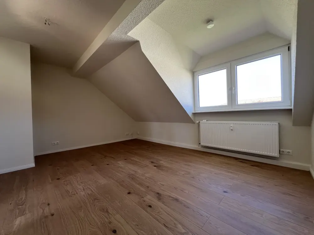 Frisch modernisiert! - Gemütliche 3-Raum-Wohnung mit EBK und PKW-Stellplatz!