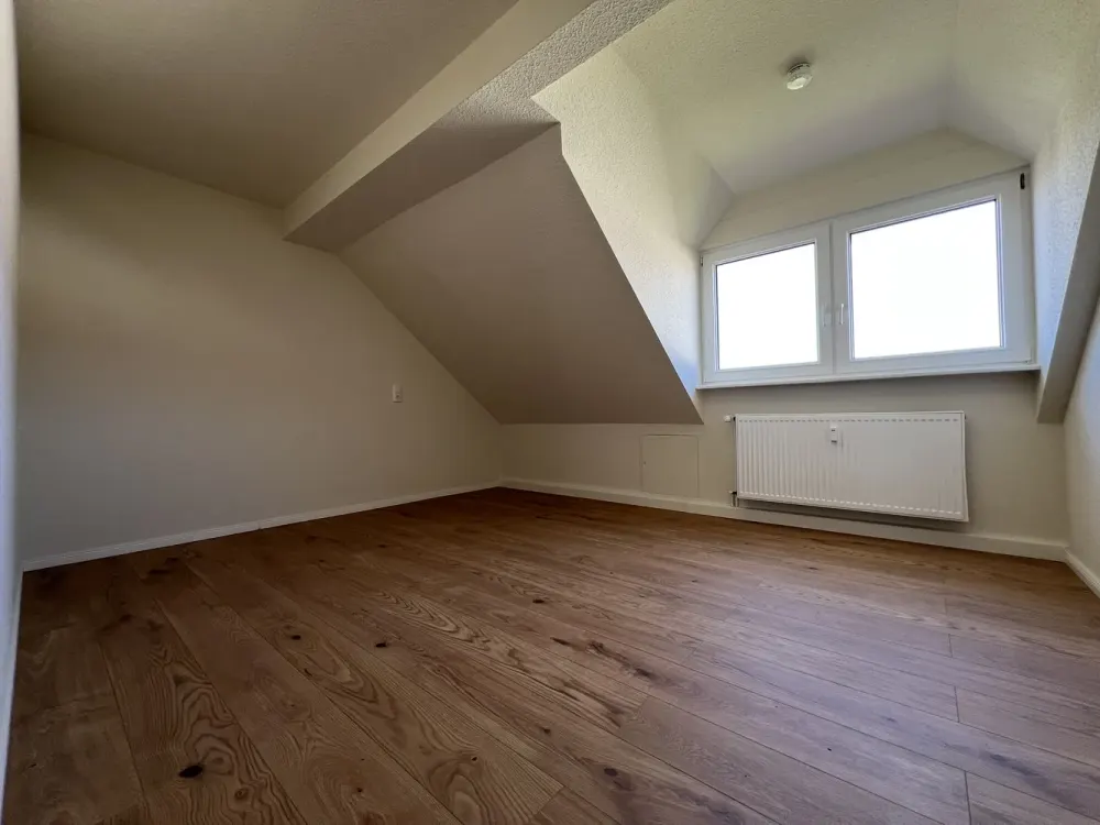 Frisch modernisiert! - Gemütliche 3-Raum-Wohnung mit EBK und PKW-Stellplatz!