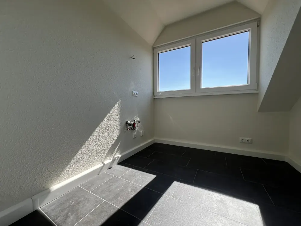 Frisch modernisiert! - Gemütliche 3-Raum-Wohnung mit EBK und PKW-Stellplatz!