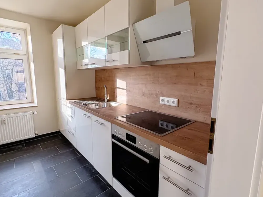 Frisch modernisiert! - Gemütliche 3-Raum-Wohnung mit EBK und PKW-Stellplatz!