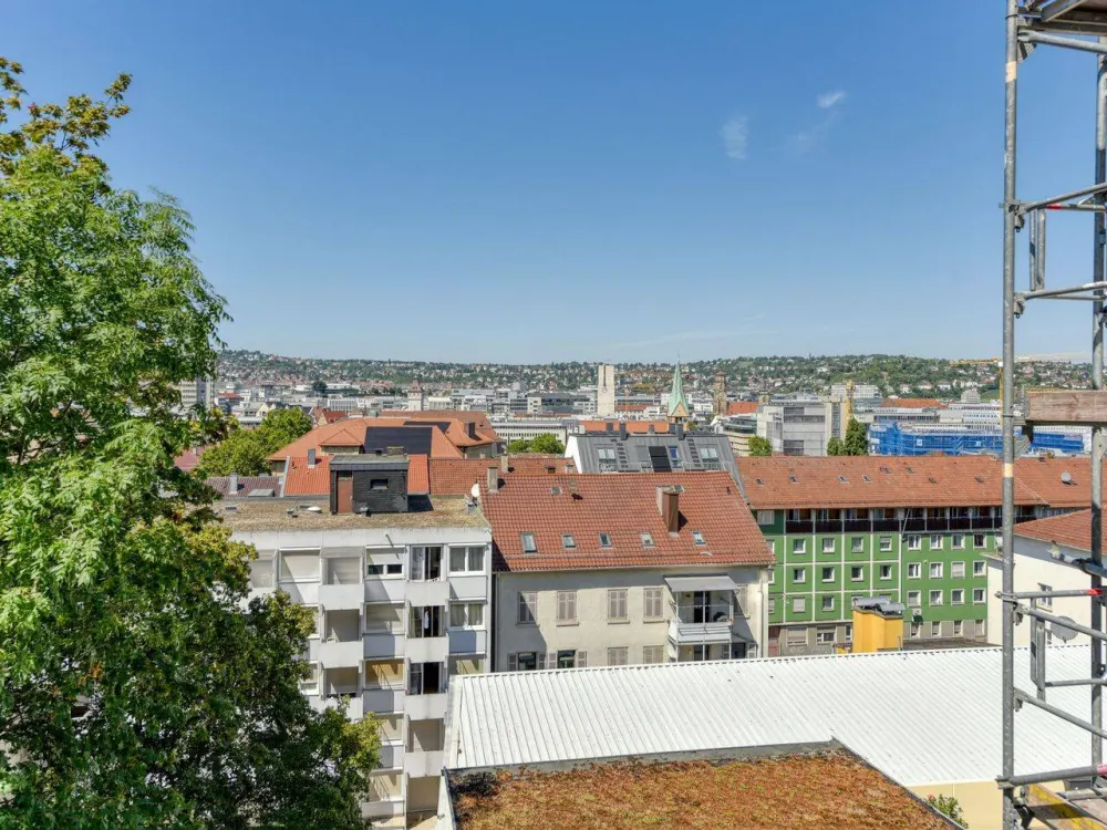 +++ Prime Location - View of Stuttgart - City Within Walking Distance - First Occupancy After Core Renovation - Including Parking Space & New Fitted Kitchen +++