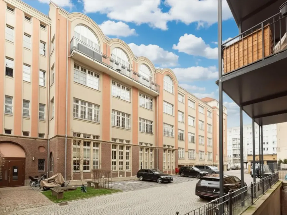 Großzügiges Loft mit Balkon| Aufzug | Parkett | 2 Bäder | Kaminanschluss | bezugsfrei