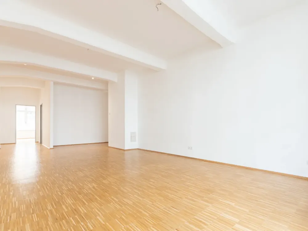 Großzügiges Loft mit Balkon| Aufzug | Parkett | 2 Bäder | Kaminanschluss | bezugsfrei