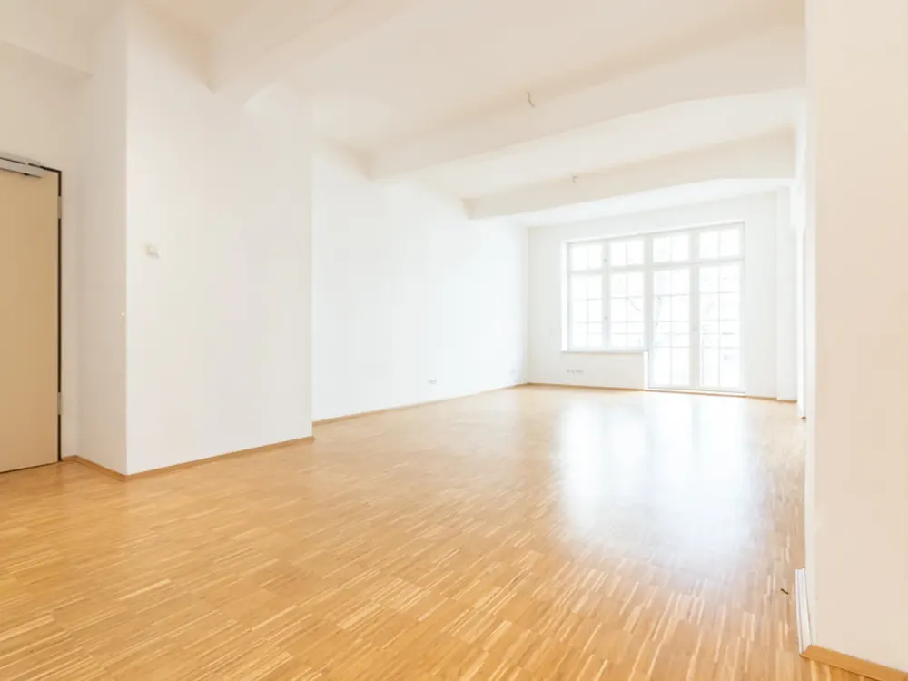 Großzügiges Loft mit Balkon| Aufzug | Parkett | 2 Bäder | Kaminanschluss | bezugsfrei