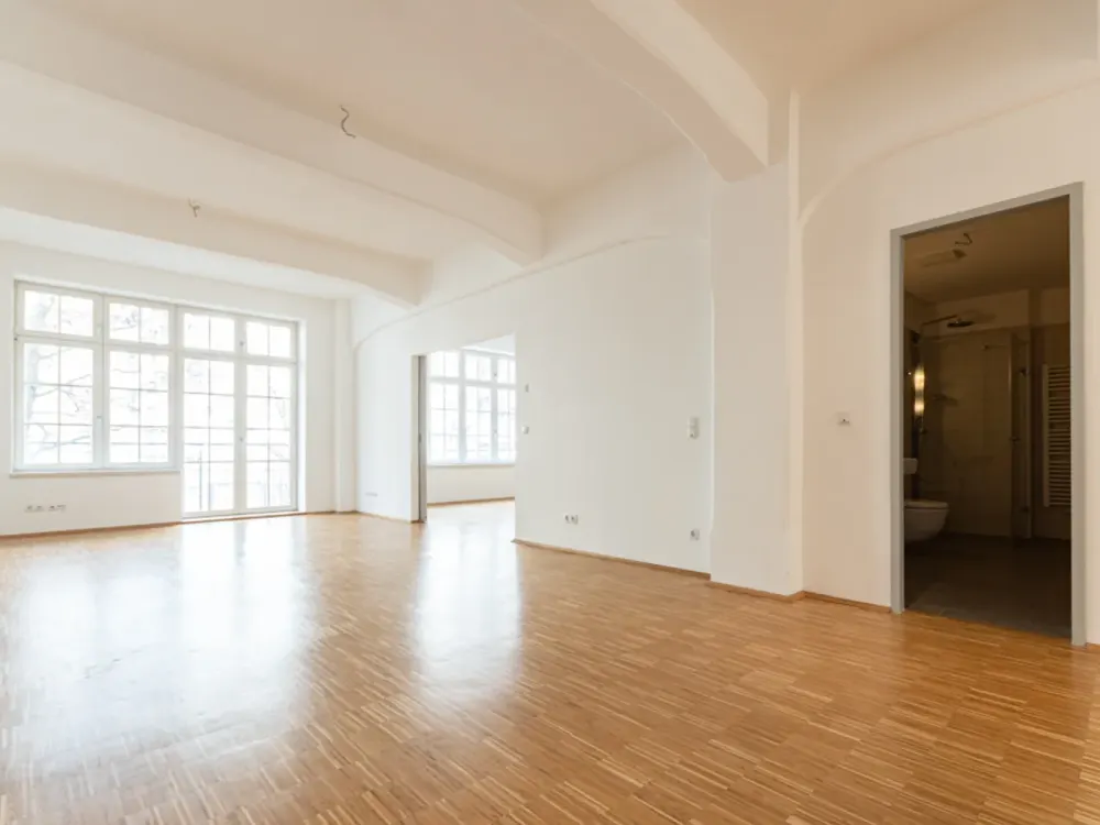 Großzügiges Loft mit Balkon| Aufzug | Parkett | 2 Bäder | Kaminanschluss | bezugsfrei
