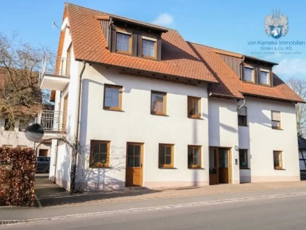 Möblierte 2-Zimmer-Wohnung mit Balkon & Stellplatz/Garage, furnished 2-room apt. + parking