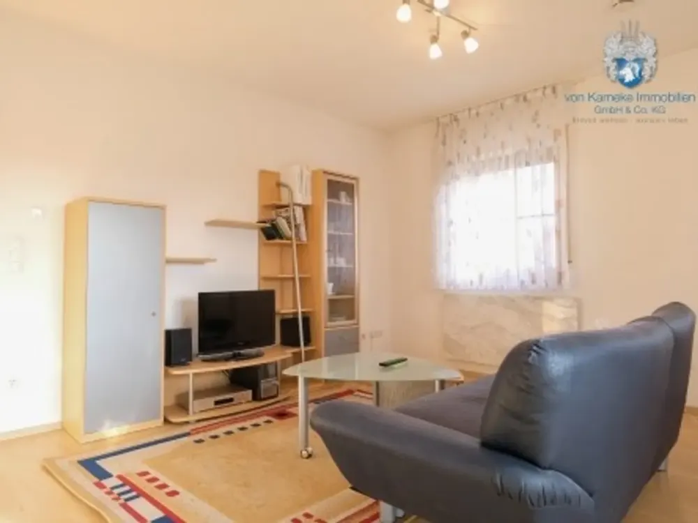 Möblierte 2-Zimmer-Wohnung mit Balkon & Stellplatz/Garage, furnished 2-room apt. + parking