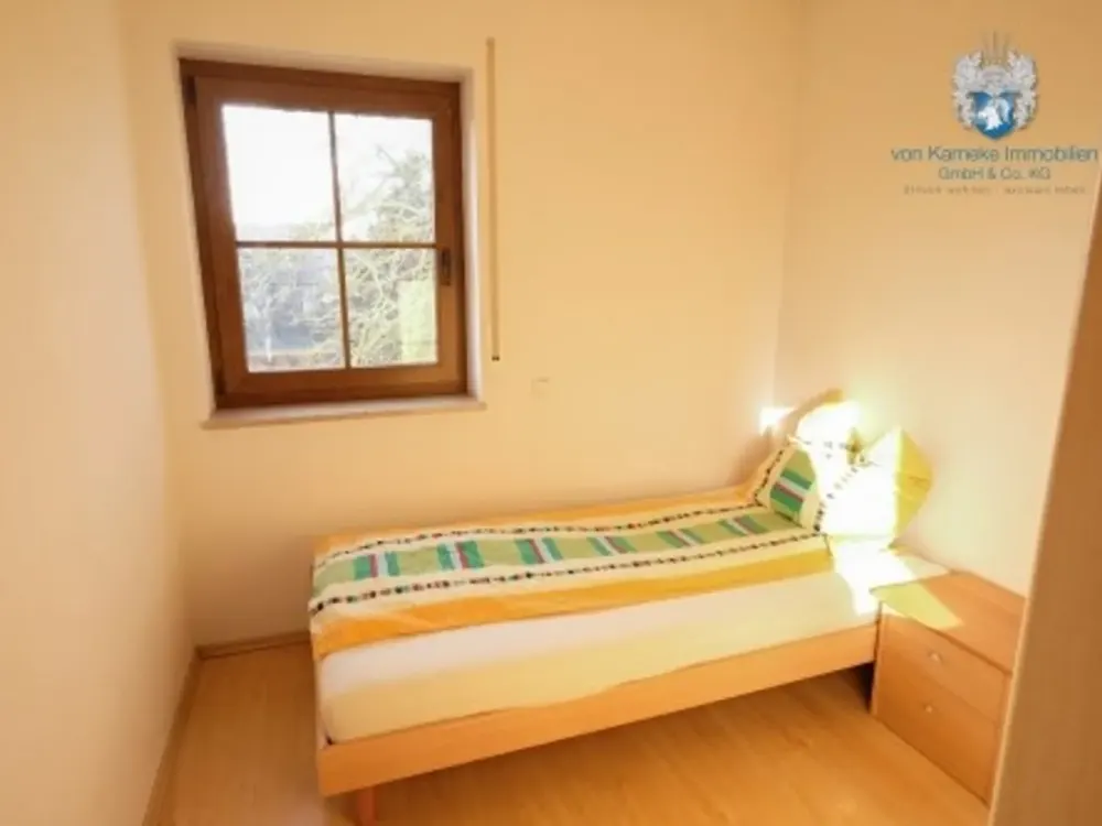 Möblierte 2-Zimmer-Wohnung mit Balkon & Stellplatz/Garage, furnished 2-room apt. + parking