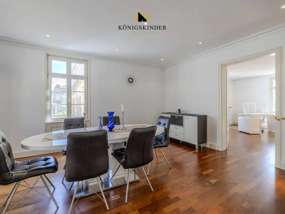 Between Staatsgalerie and City Life - Unfurnished 130 m² Apartment Full of Light and Character