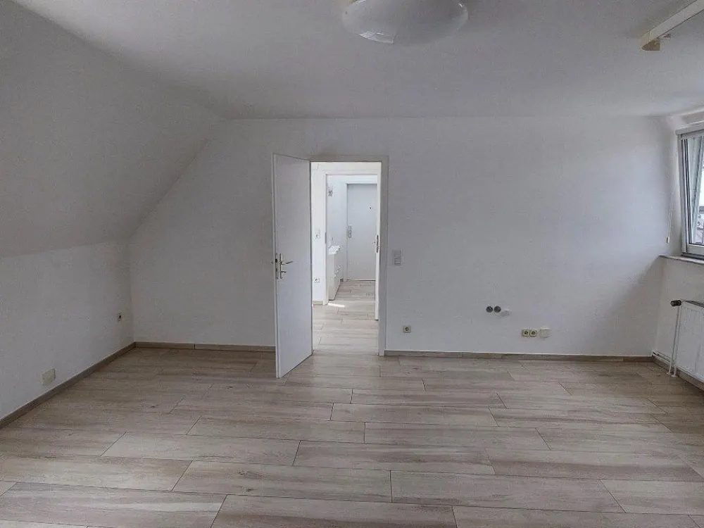 Wunderschöne helle Dachgeschoss-Wohnung in gehobener Ausstattung