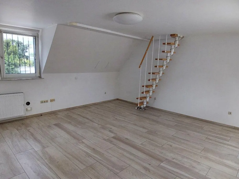 Wunderschöne helle Dachgeschoss-Wohnung in gehobener Ausstattung