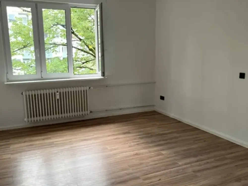 frisch renoviert und saniert- 2 Zimmer zentral in Charlottenburg !