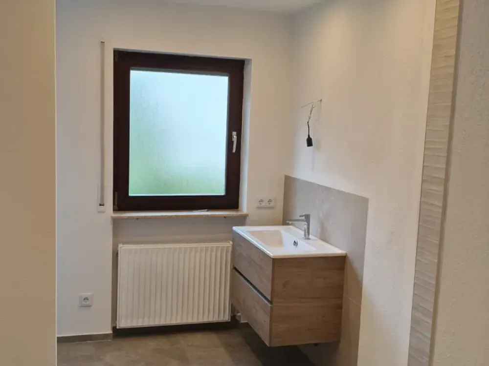 2-Zimmerwohnung kernsaniert mit Gartenanteil und EBK in EFH