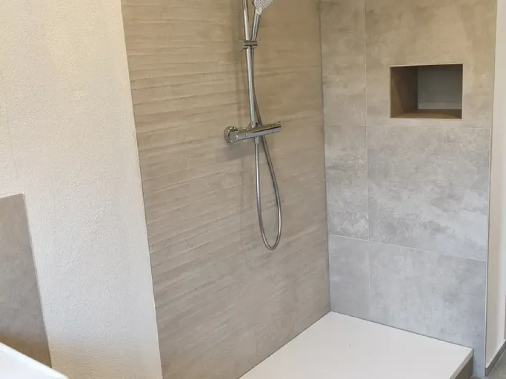 2-Zimmerwohnung kernsaniert mit Gartenanteil und EBK in EFH