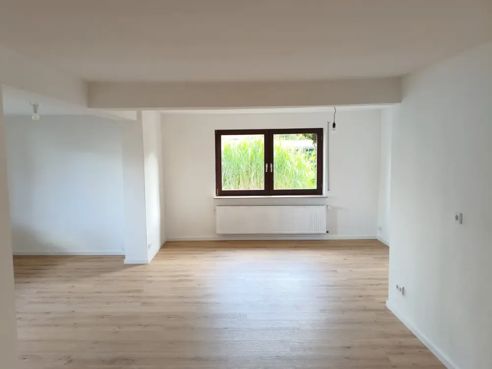 2-Zimmerwohnung kernsaniert mit Gartenanteil und EBK in EFH