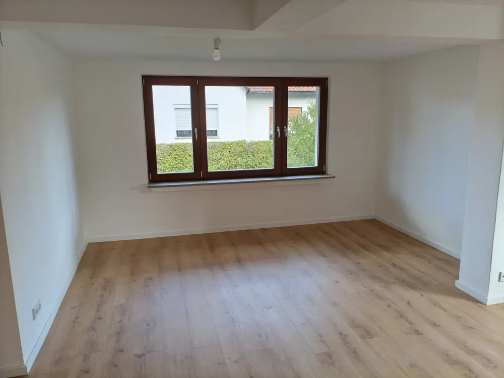 2-Zimmerwohnung kernsaniert mit Gartenanteil und EBK in EFH
