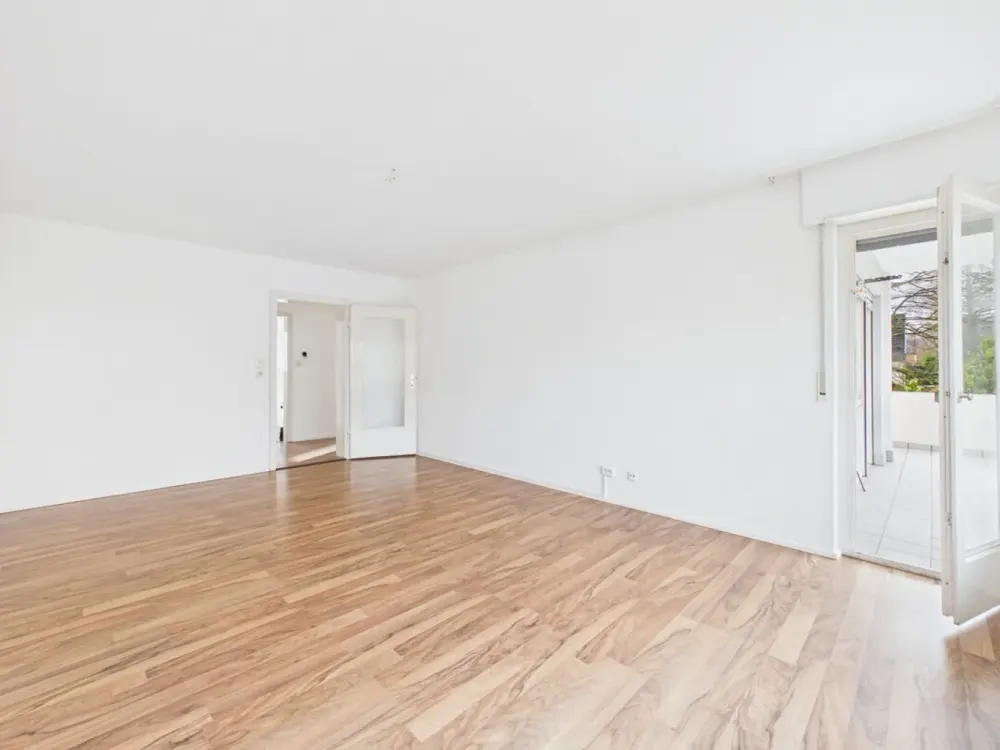 Bright 3-Room Apartment with 2 Balconies in a Quiet Location of Rohr