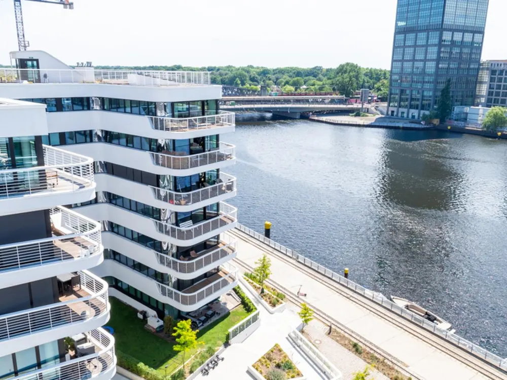 Luxuriöses Apartment an der Spree mit großer Sonnen-Dachterrasse