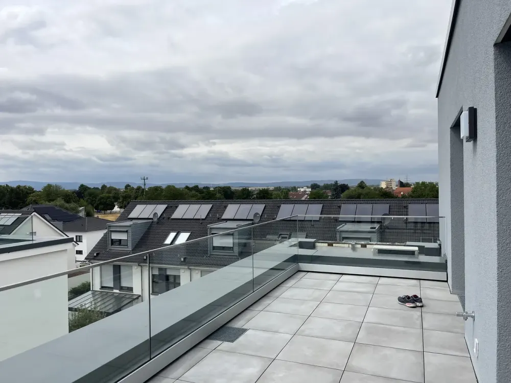 Neubau Penthouse: Klimatisierte 2-Zimmer-Wohnung in Niederdorfelden