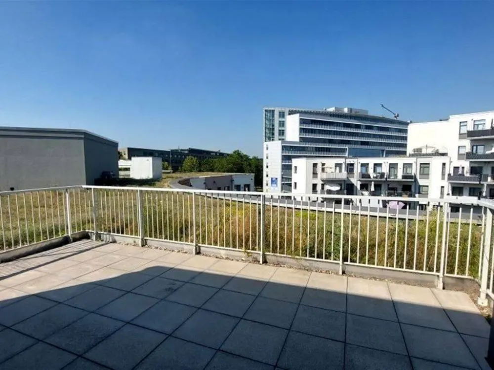 Moderne 3 Zimmer Whg. mit Sonnenterrasse, kleinem Wohnküchenbereich mit EBK, 2 Bäder. Flingern-Nord