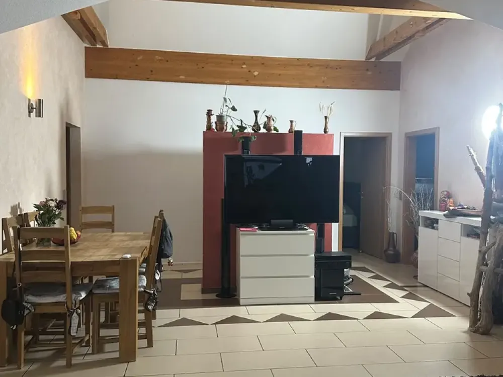 Modern 4-Room Apartment with 108.66 m², Built-in Kitchen, Underfloor Heating & Private Staircase, Shared Flat
