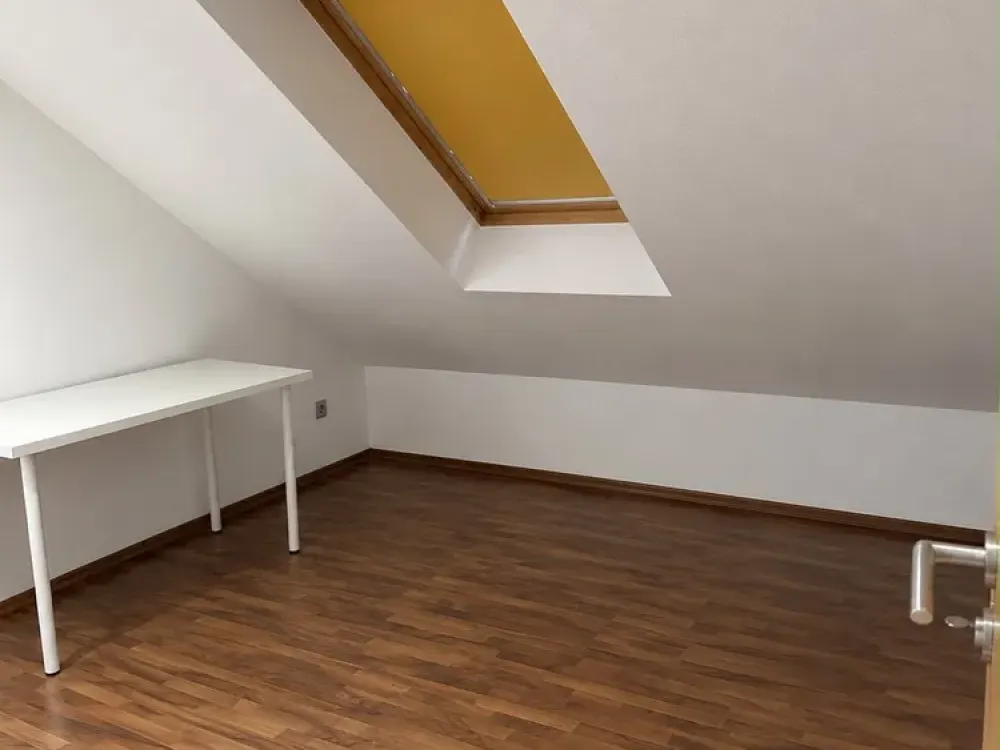 Modern 4-Room Apartment with 108.66 m², Built-in Kitchen, Underfloor Heating & Private Staircase, Shared Flat
