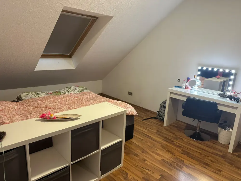 Modern 4-Room Apartment with 108.66 m², Built-in Kitchen, Underfloor Heating & Private Staircase, Shared Flat