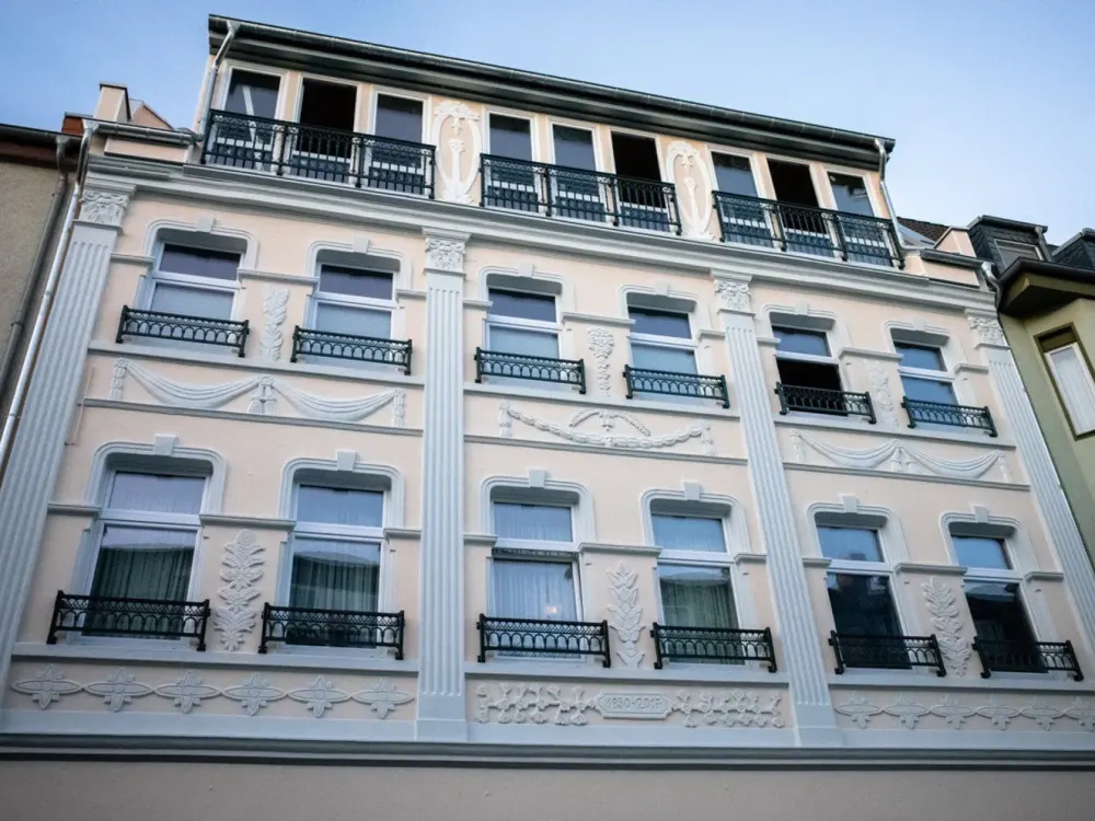 Helle, lichtdurchflutete, großzügig geschnittene 3-Zimmer-Wohnung mit Balkon in Düsseldorf