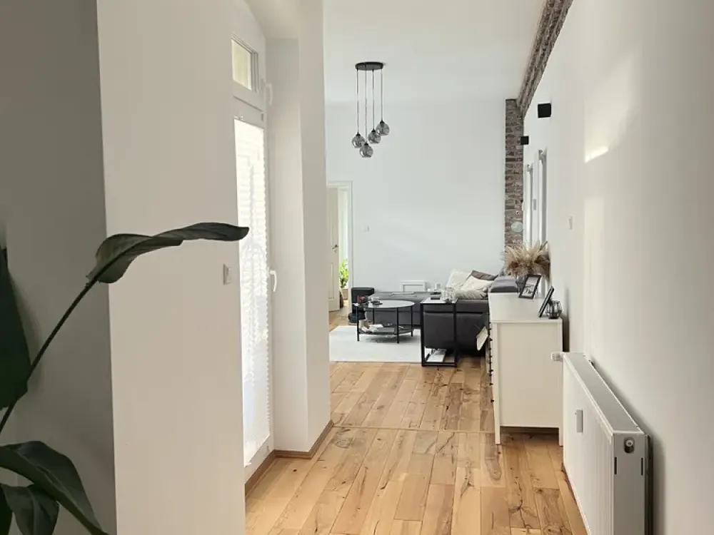 Helle, lichtdurchflutete, großzügig geschnittene 3-Zimmer-Wohnung mit Balkon in Düsseldorf