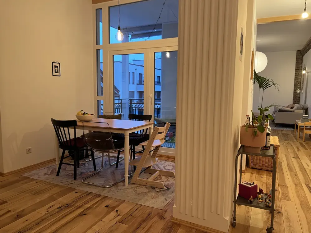 Helle, lichtdurchflutete, großzügig geschnittene 3-Zimmer-Wohnung mit Balkon in Düsseldorf