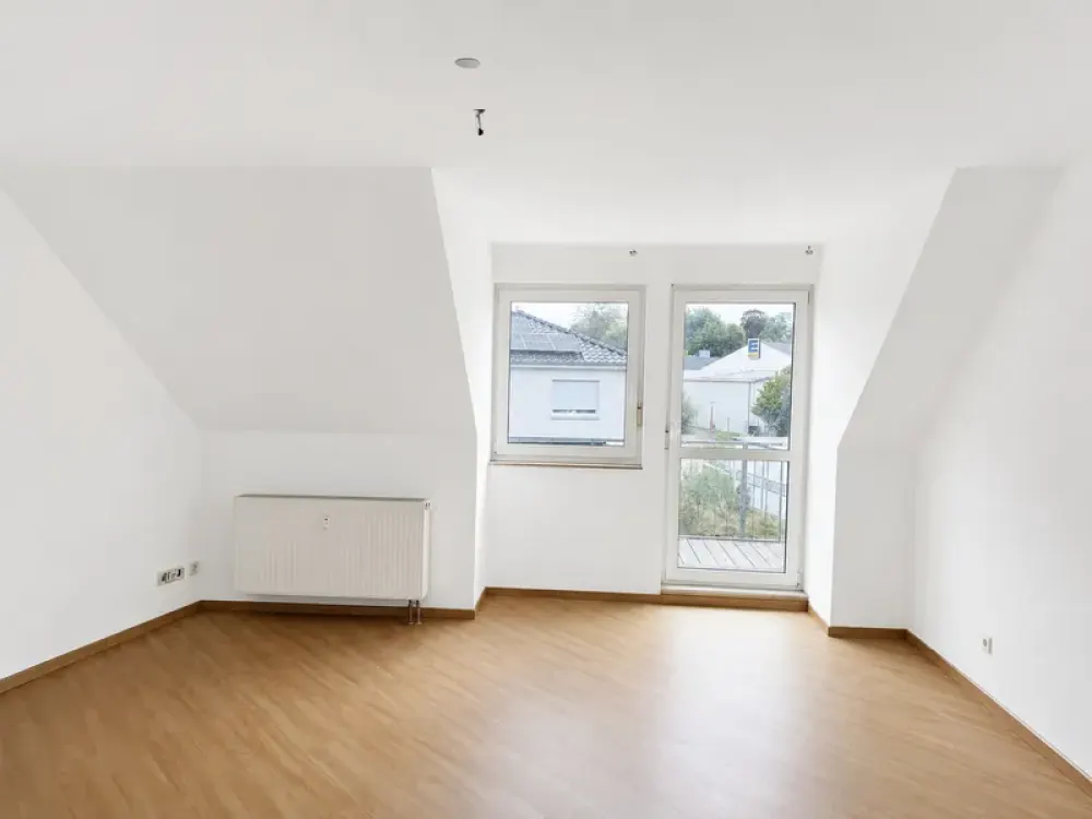 2-Zimmer-Dachgeschosswohnung mit Balkon in Brandis, renoviert, frei ab 1. Oktober